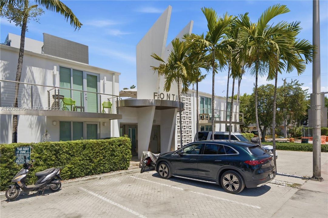 For Sale: $420,000 (1 beds, 1 baths, 691 Square Feet)