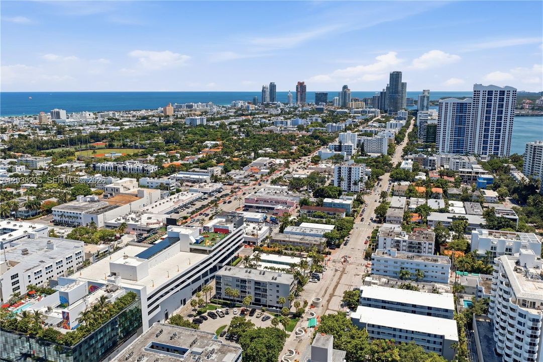 For Sale: $420,000 (1 beds, 1 baths, 691 Square Feet)