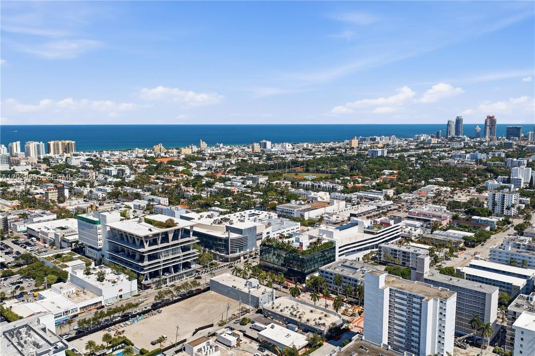 For Sale: $420,000 (1 beds, 1 baths, 691 Square Feet)