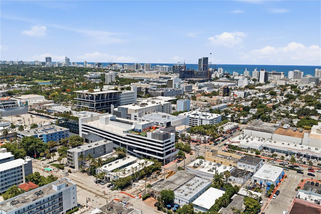 For Sale: $420,000 (1 beds, 1 baths, 691 Square Feet)