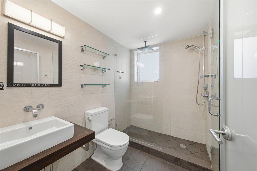 For Sale: $420,000 (1 beds, 1 baths, 691 Square Feet)