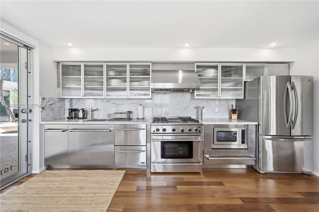 For Sale: $420,000 (1 beds, 1 baths, 691 Square Feet)