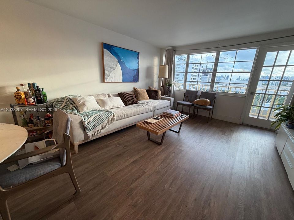 В аренду: $3,200 (2 спален, 2 ванн, 845 Квадратных фут)