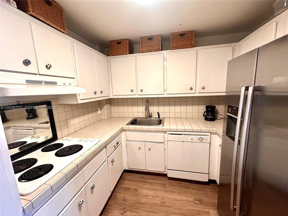 В аренду: $3,200 (2 спален, 2 ванн, 845 Квадратных фут)