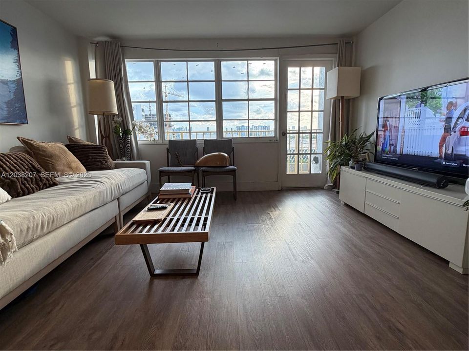 В аренду: $3,200 (2 спален, 2 ванн, 845 Квадратных фут)