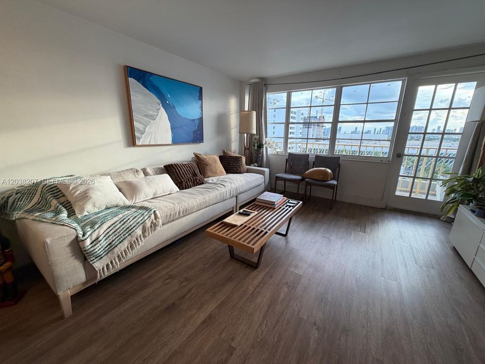 В аренду: $3,200 (2 спален, 2 ванн, 845 Квадратных фут)