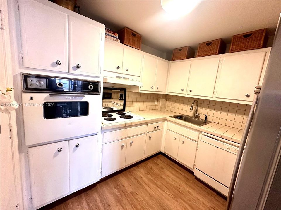 В аренду: $3,200 (2 спален, 2 ванн, 845 Квадратных фут)