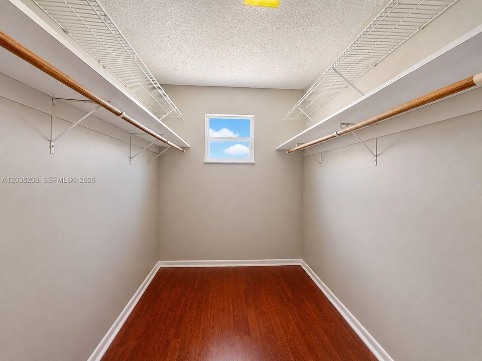 В аренду: $4,300 (4 спален, 2 ванн, 2318 Квадратных фут)