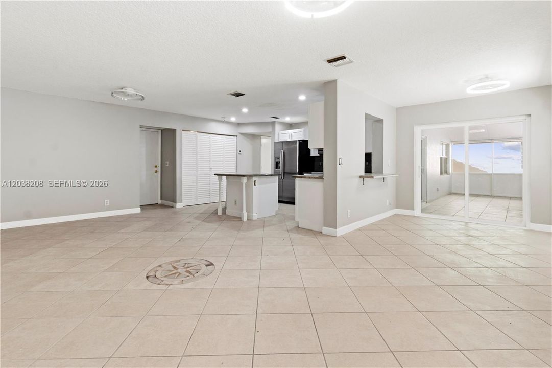 В аренду: $4,300 (4 спален, 2 ванн, 2318 Квадратных фут)