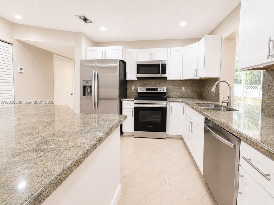 В аренду: $4,300 (4 спален, 2 ванн, 2318 Квадратных фут)