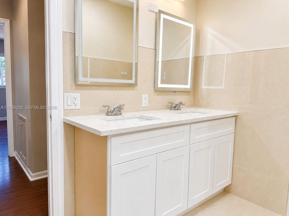 В аренду: $4,300 (4 спален, 2 ванн, 2318 Квадратных фут)