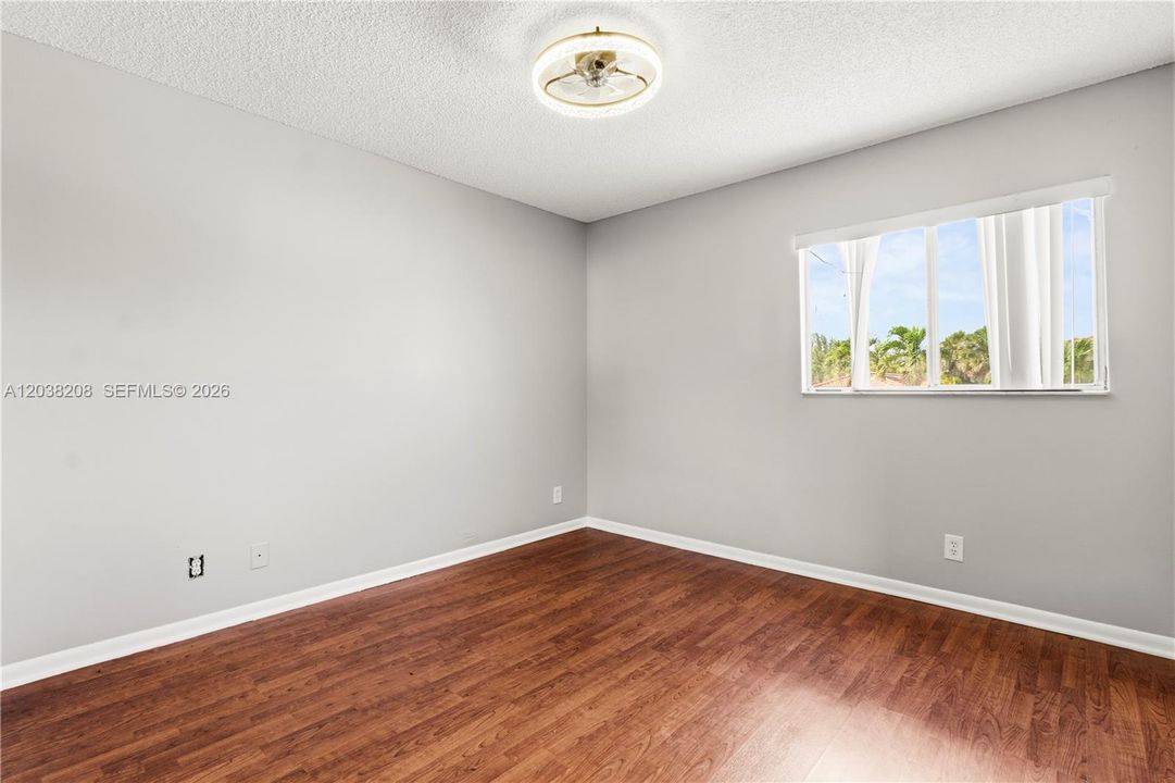 В аренду: $4,300 (4 спален, 2 ванн, 2318 Квадратных фут)