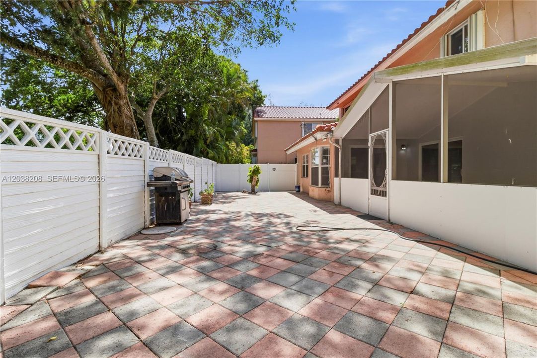 В аренду: $4,300 (4 спален, 2 ванн, 2318 Квадратных фут)