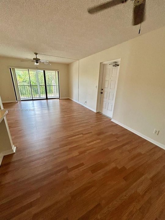 В аренду: $1,950 (2 спален, 2 ванн, 1104 Квадратных фут)