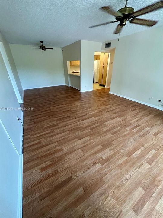 В аренду: $1,950 (2 спален, 2 ванн, 1104 Квадратных фут)