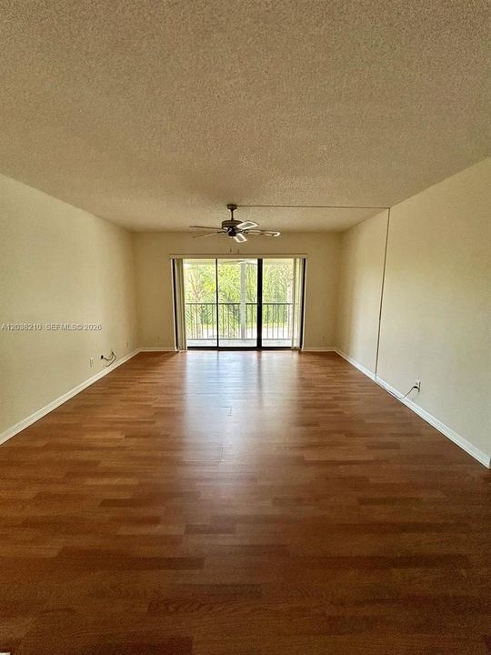 В аренду: $1,950 (2 спален, 2 ванн, 1104 Квадратных фут)