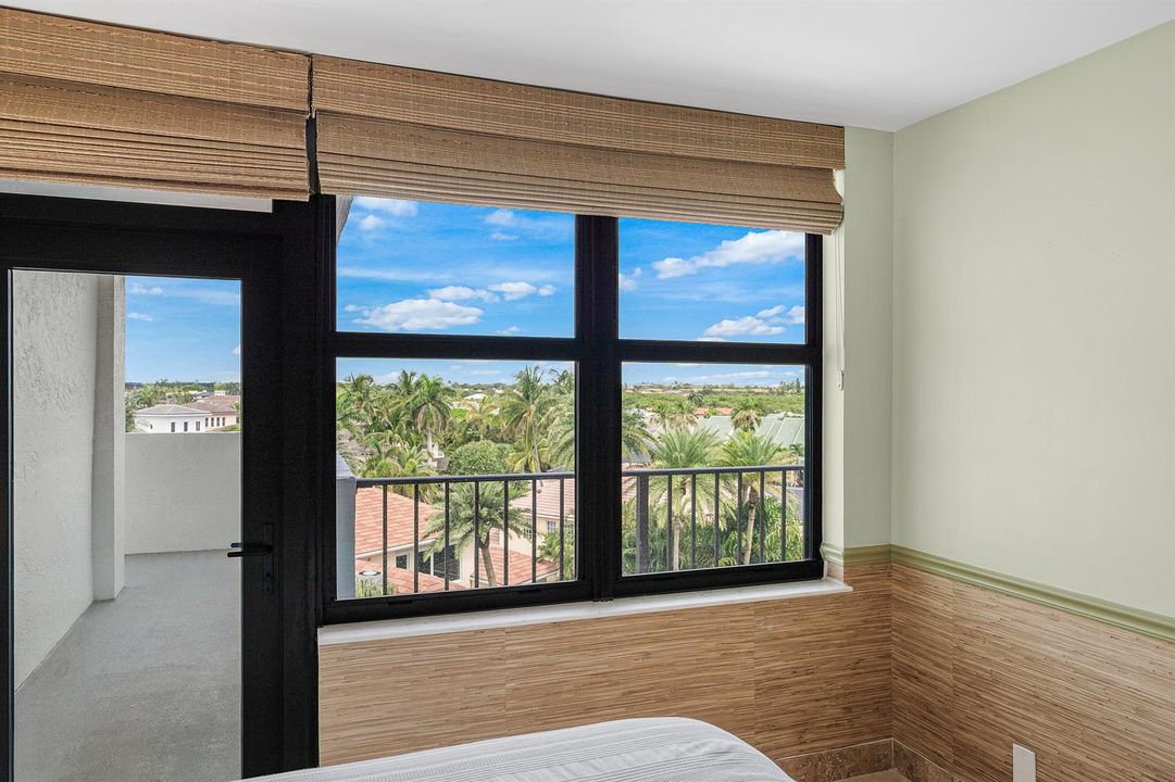 walk around balcony off bedrooms