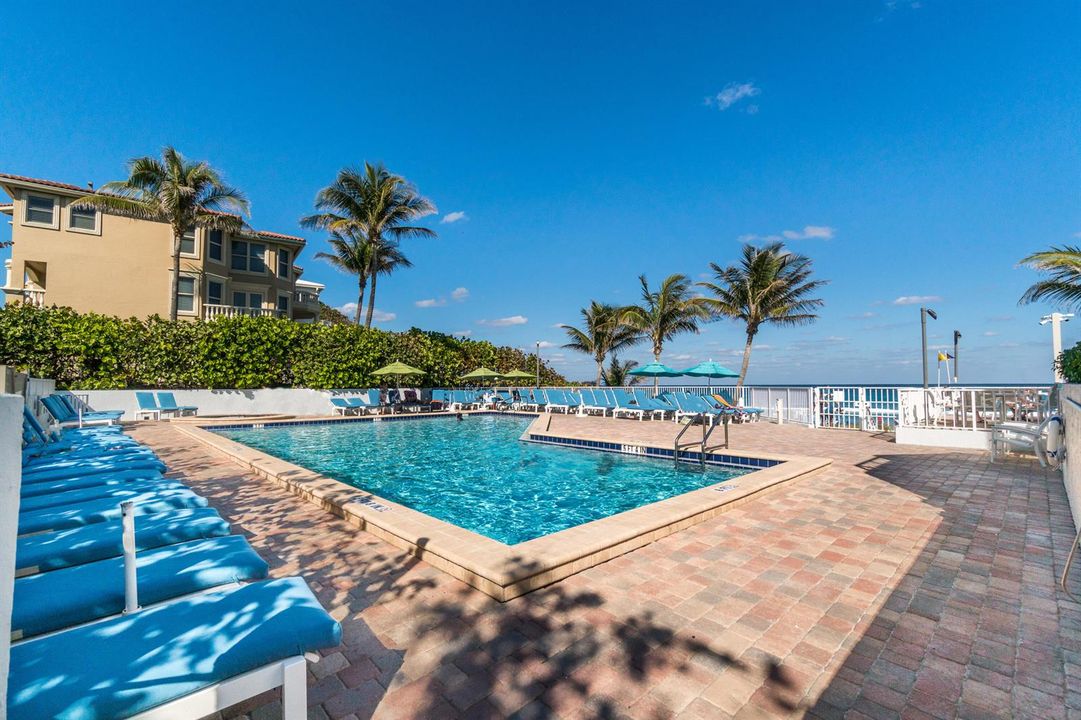 beach club pool