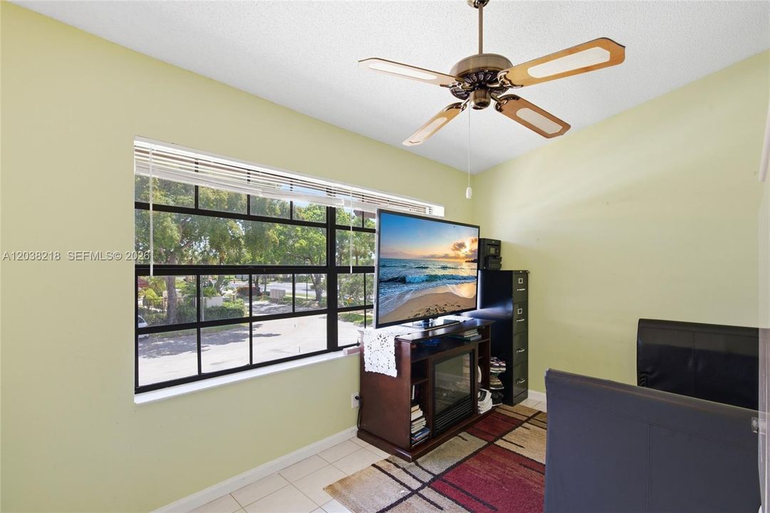 For Sale: $288,000 (2 beds, 2 baths, 1150 Square Feet)