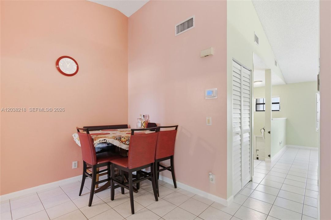 For Sale: $288,000 (2 beds, 2 baths, 1150 Square Feet)