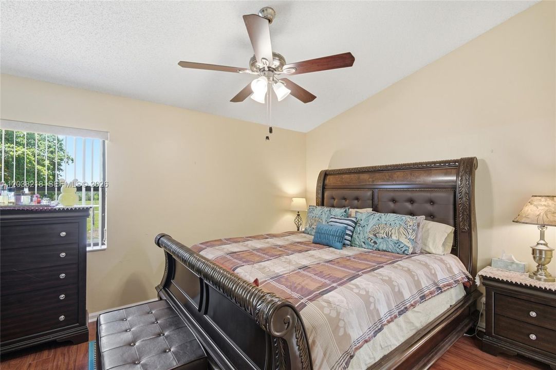 For Sale: $288,000 (2 beds, 2 baths, 1150 Square Feet)
