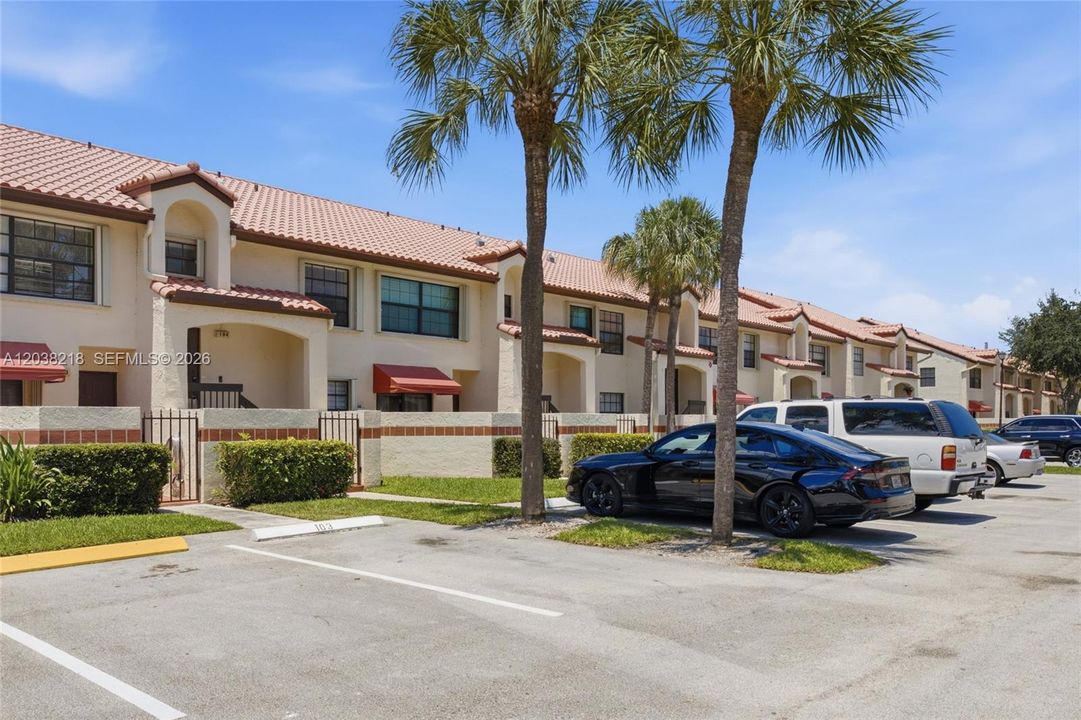 For Sale: $288,000 (2 beds, 2 baths, 1150 Square Feet)