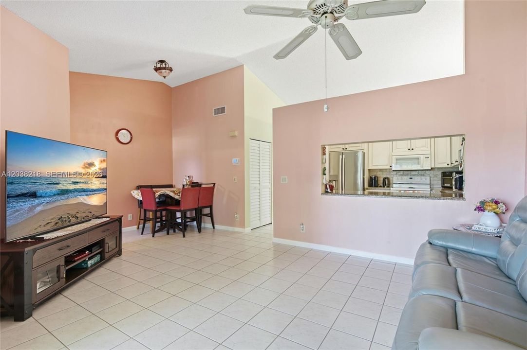 For Sale: $288,000 (2 beds, 2 baths, 1150 Square Feet)