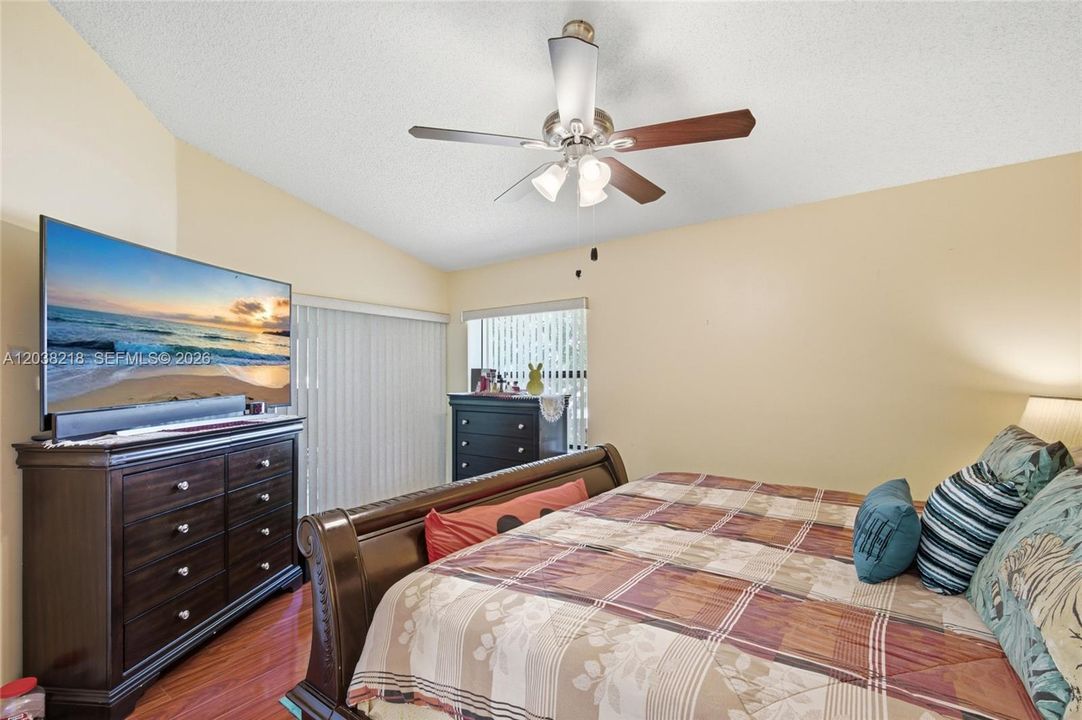 For Sale: $288,000 (2 beds, 2 baths, 1150 Square Feet)