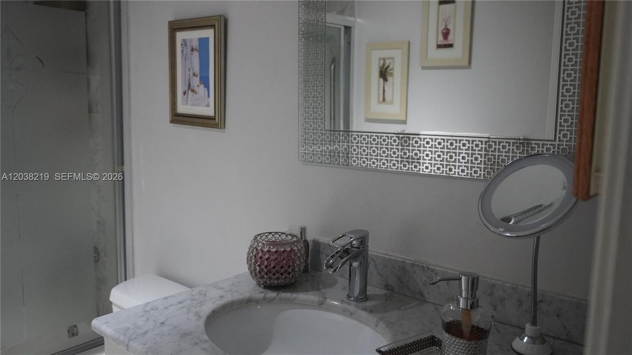 For Sale: $200,000 (2 beds, 1 baths, 1050 Square Feet)