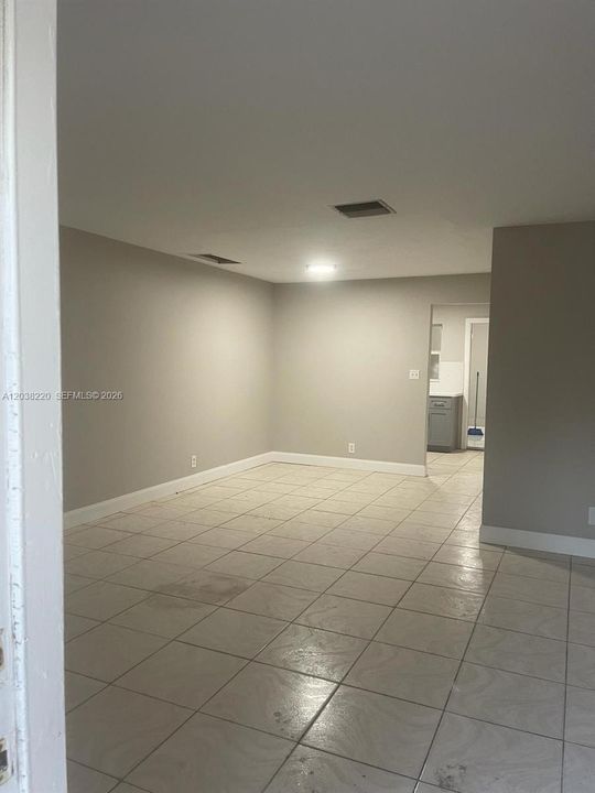 В аренду: $1,800 (3 спален, 1 ванн, 2329 Квадратных фут)
