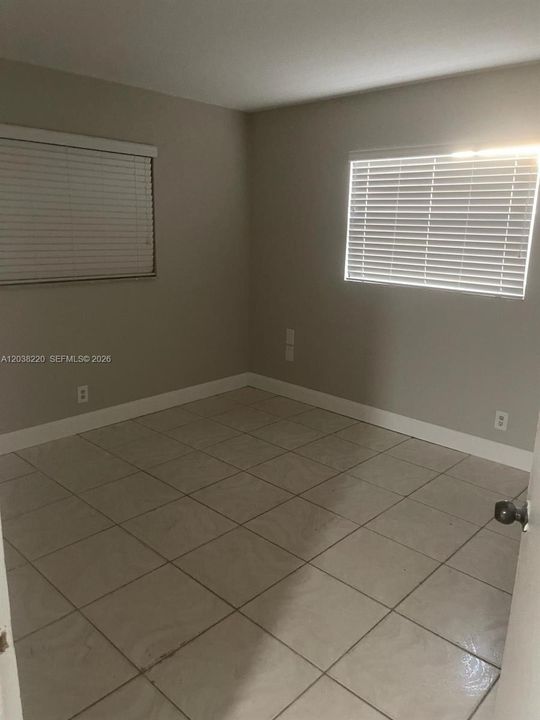 В аренду: $1,800 (3 спален, 1 ванн, 2329 Квадратных фут)