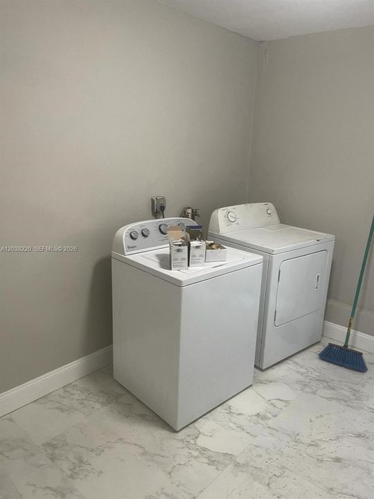 В аренду: $1,800 (3 спален, 1 ванн, 2329 Квадратных фут)