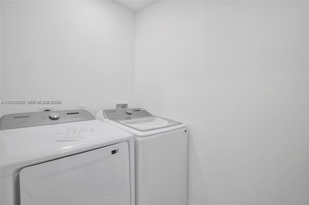 В аренду: $10,900 (6 спален, 4 ванн, 3087 Квадратных фут)