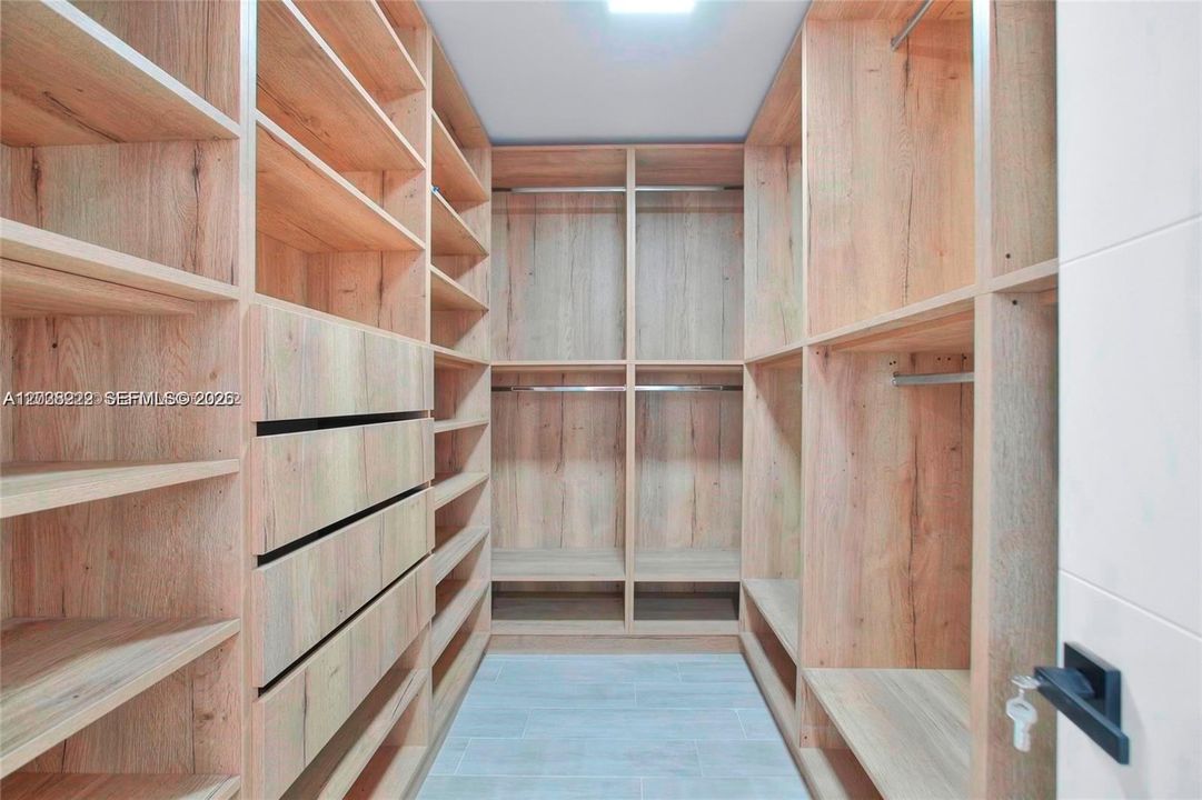 В аренду: $10,900 (6 спален, 4 ванн, 3087 Квадратных фут)