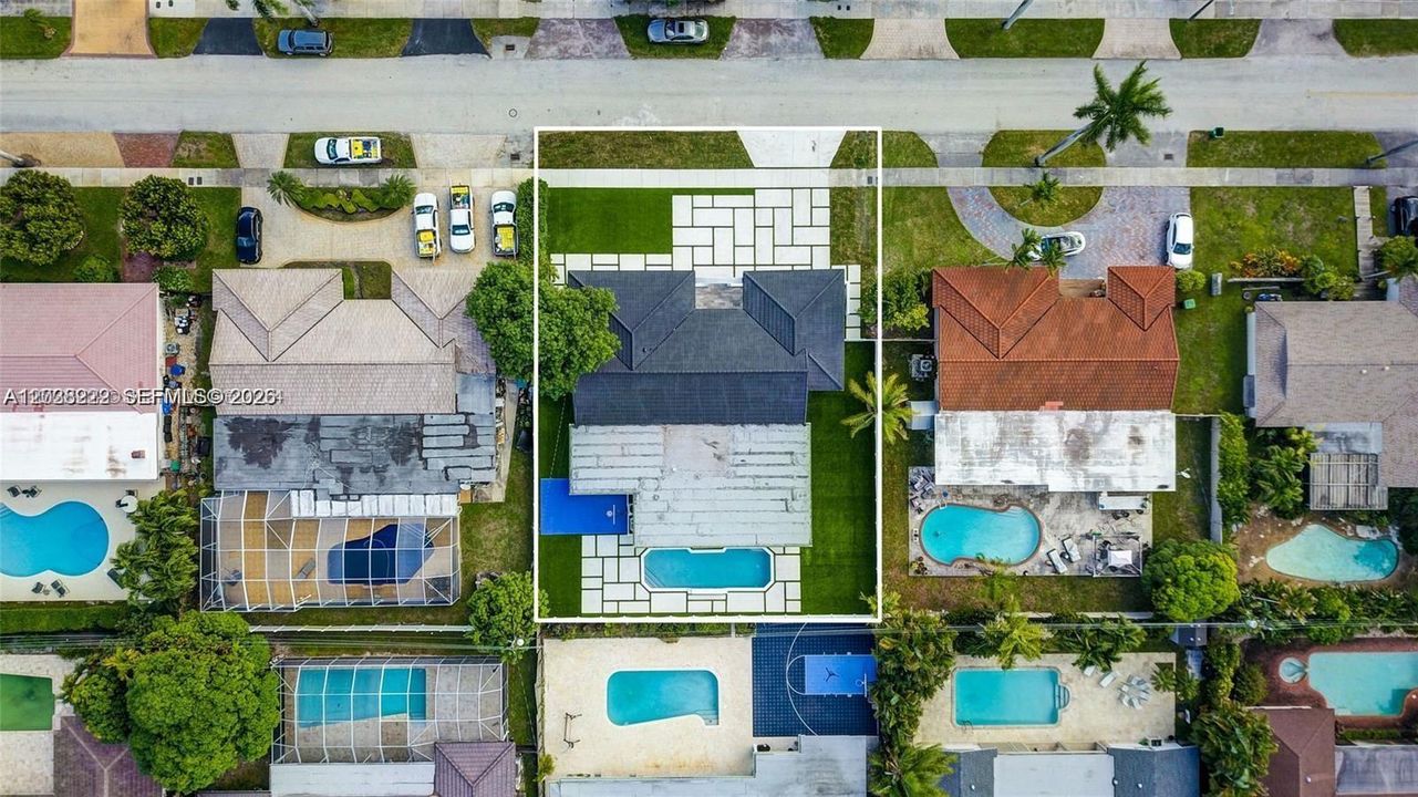 В аренду: $10,900 (6 спален, 4 ванн, 3087 Квадратных фут)