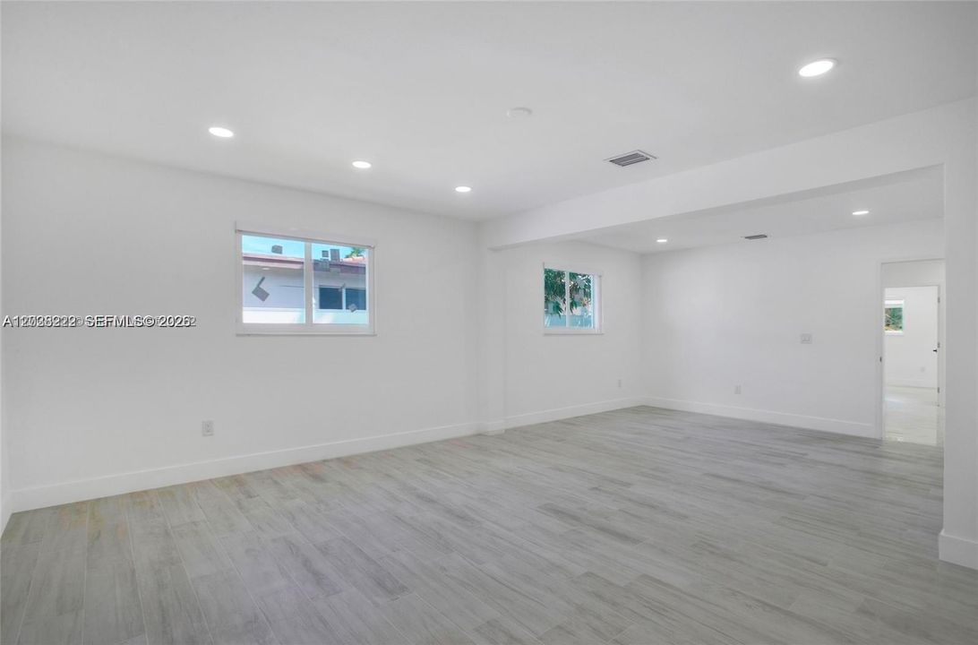 В аренду: $10,900 (6 спален, 4 ванн, 3087 Квадратных фут)