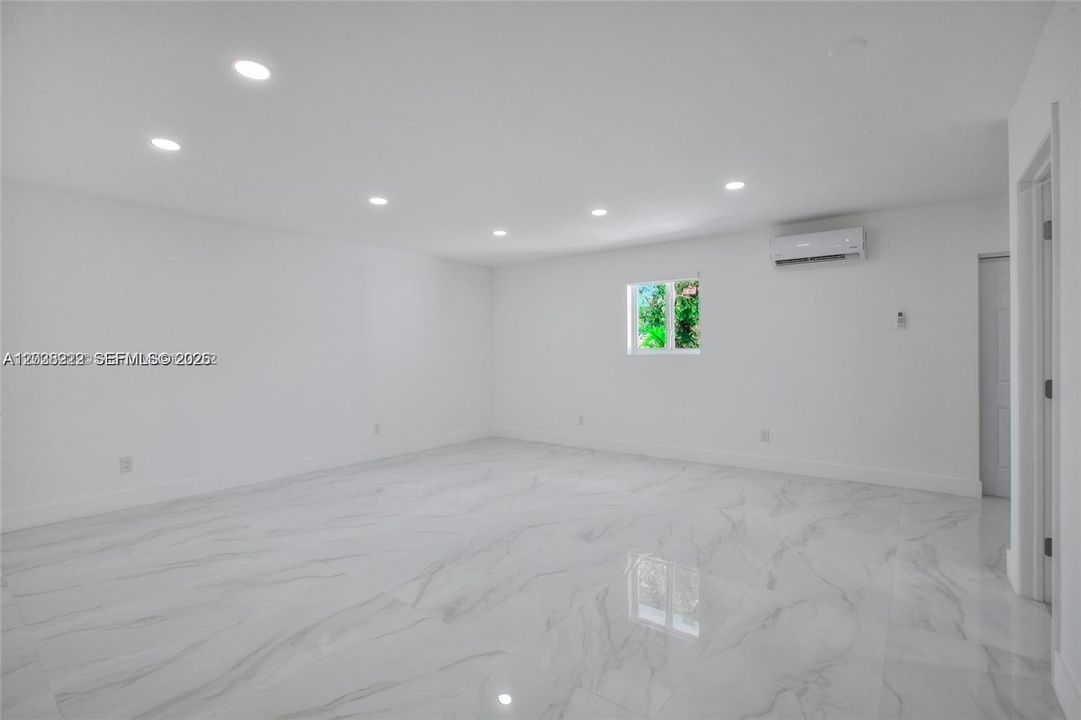 В аренду: $10,900 (6 спален, 4 ванн, 3087 Квадратных фут)