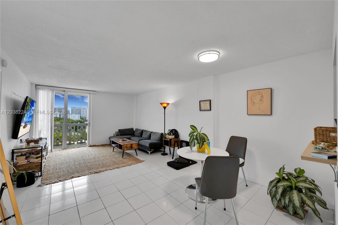 En Venta: $315,000 (1 camas, 1 baños, 766 Pies cuadrados)