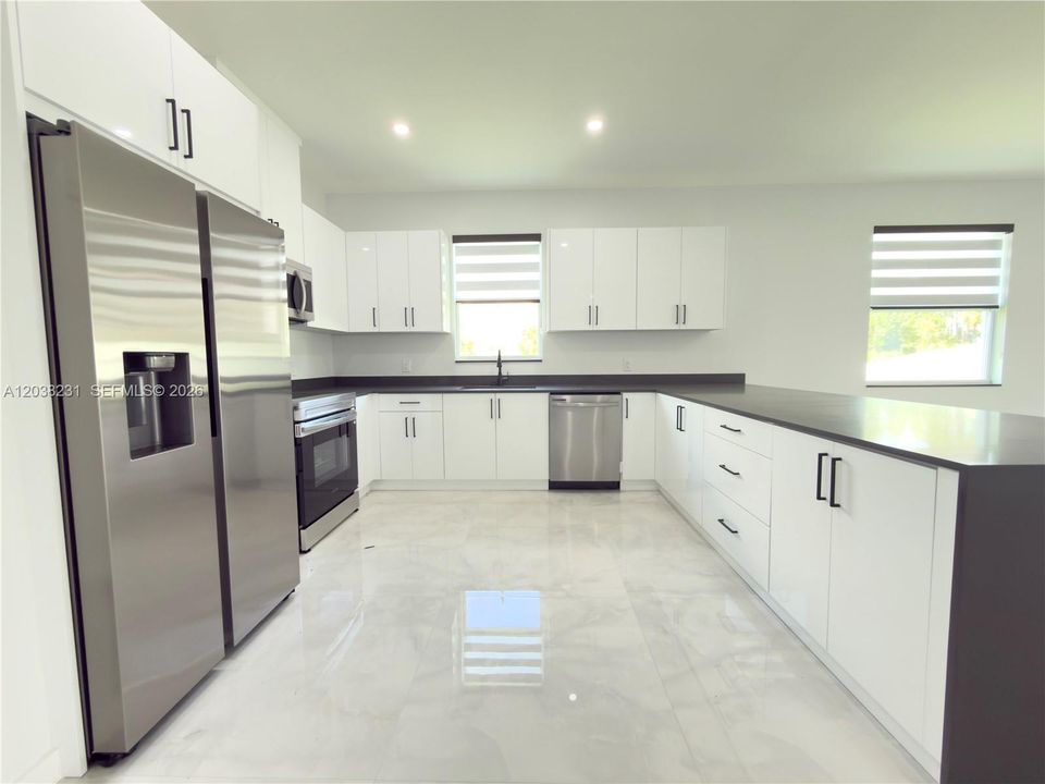 For Rent: $2,200 (3 beds, 2 baths, 1546 Square Feet)