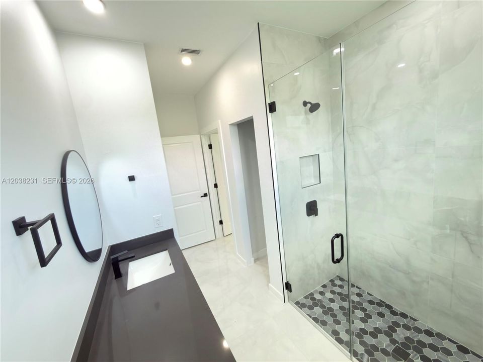 For Rent: $2,200 (3 beds, 2 baths, 1546 Square Feet)