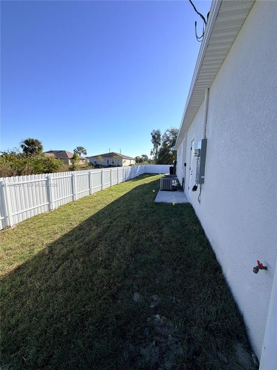 For Rent: $2,200 (3 beds, 2 baths, 1546 Square Feet)