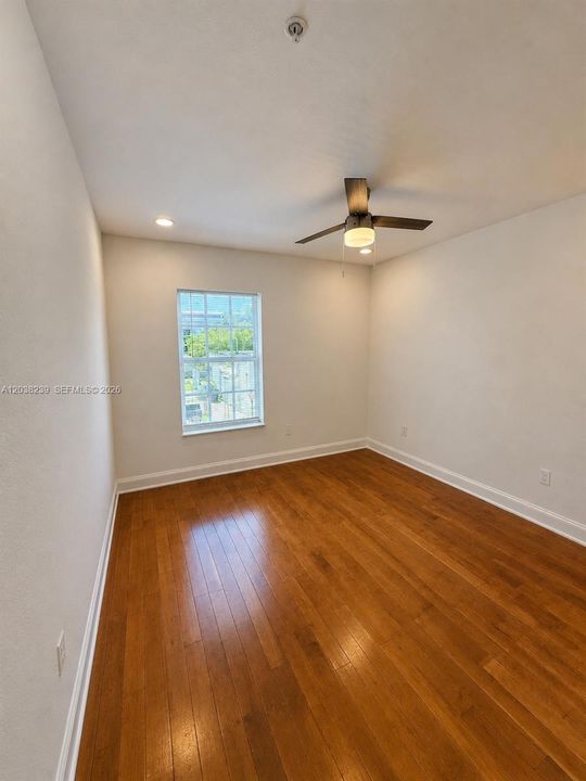 В аренду: $2,850 (2 спален, 1 ванн, 800 Квадратных фут)