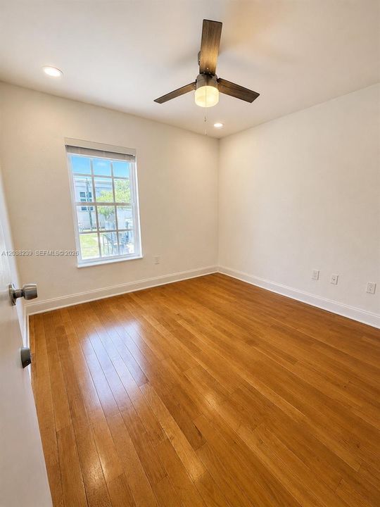 В аренду: $2,850 (2 спален, 1 ванн, 800 Квадратных фут)