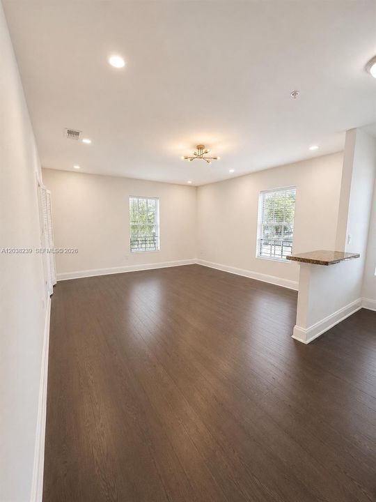 В аренду: $2,850 (2 спален, 1 ванн, 800 Квадратных фут)