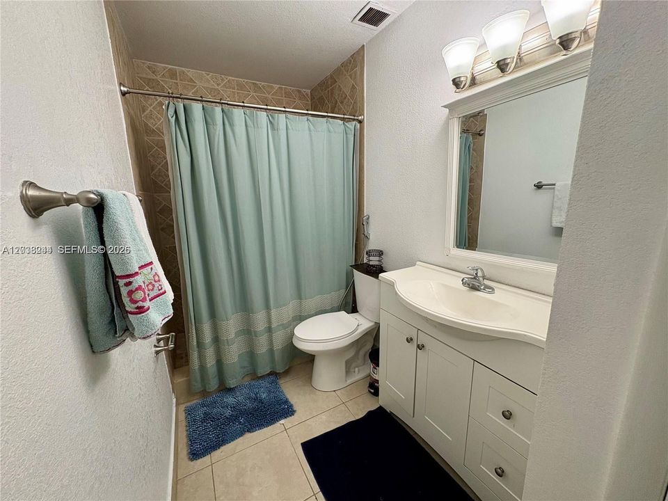 В аренду: $2,400 (2 спален, 2 ванн, 984 Квадратных фут)