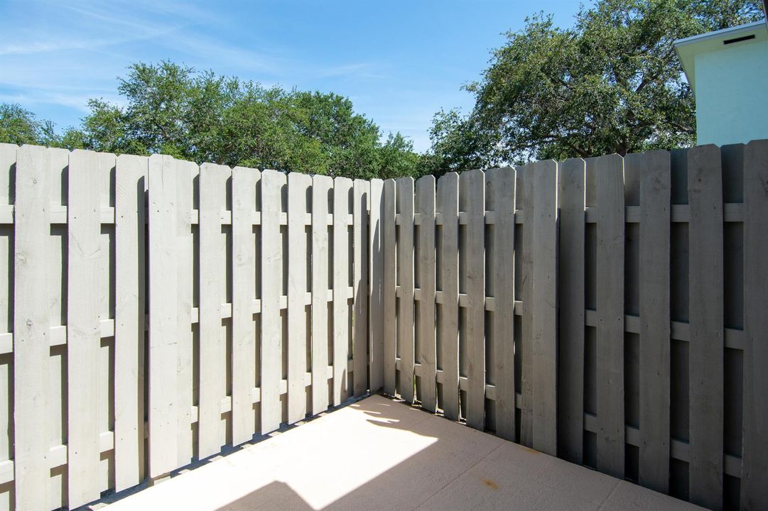 jup back fence