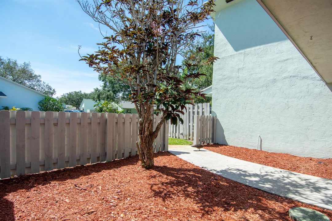 jup front fence entrance