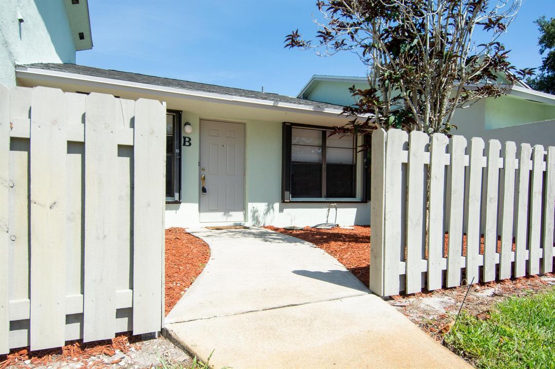 jup front fence