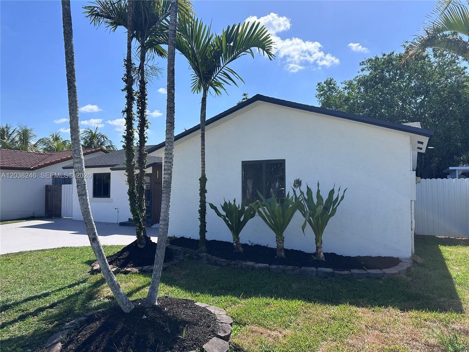 For Sale: $667,000 (4 beds, 2 baths, 1595 Square Feet)