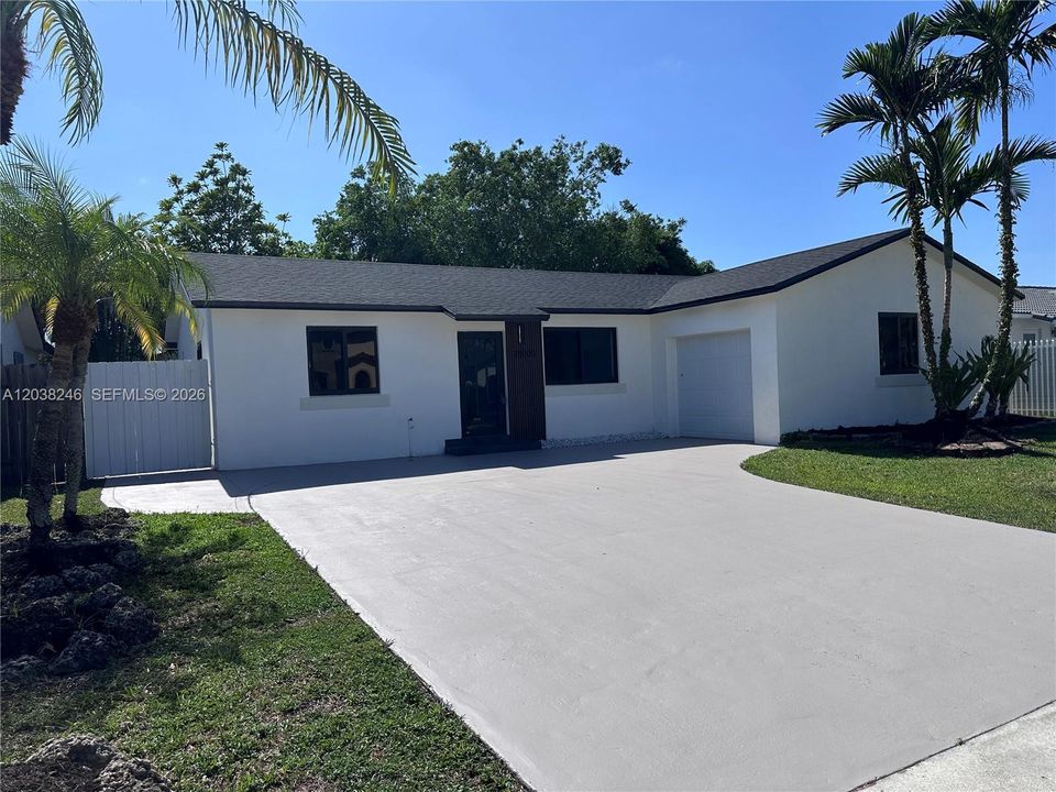 For Sale: $667,000 (4 beds, 2 baths, 1595 Square Feet)